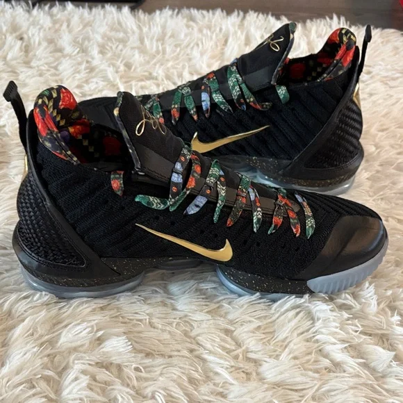 Stylish Black and Gold Athletic Shoes for Men - Picture 3 of 7